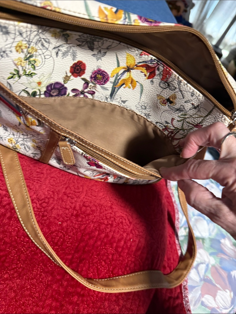Multisak - Floral Crossbody Shoulder Bag with Tan Trim plus a black cosmetic bag - Picture 9 of 11